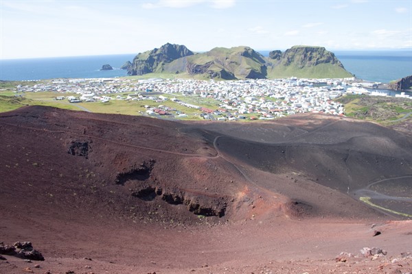 Eldfell - Walk around the Volcano